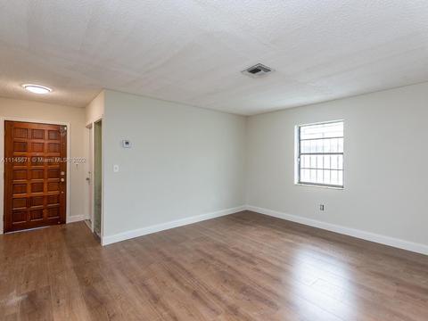 736 SE 8th Pl, Hialeah, FL 33010 photo 5