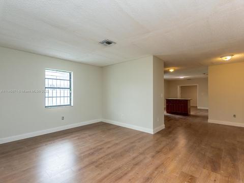 736 SE 8th Pl, Hialeah, FL 33010 photo 6