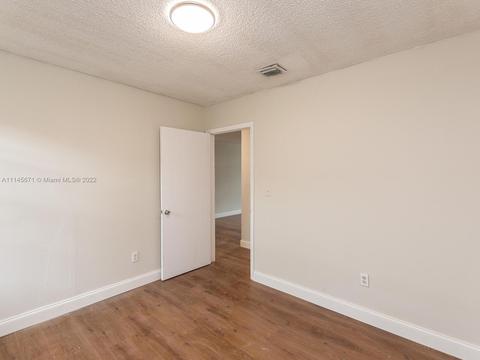 736 SE 8th Pl, Hialeah, FL 33010 photo 28