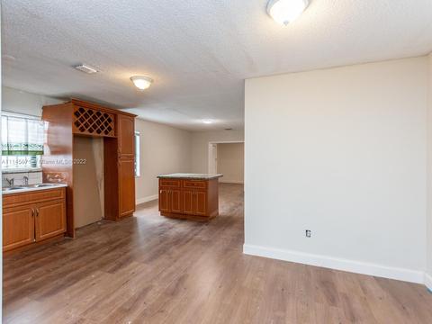 736 SE 8th Pl, Hialeah, FL 33010 photo 10