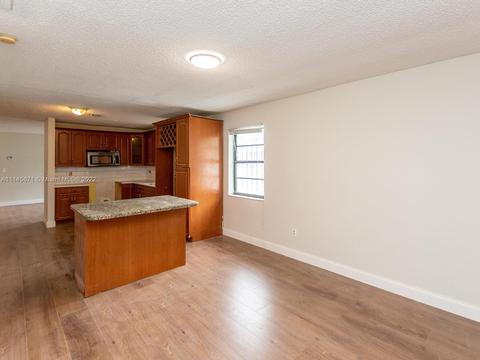 736 SE 8th Pl, Hialeah, FL 33010 photo 12