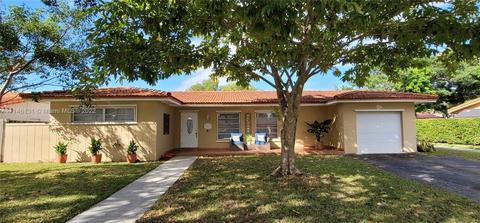 14100 Alamanda Ave, Miami Lakes, FL 33014 photo 2