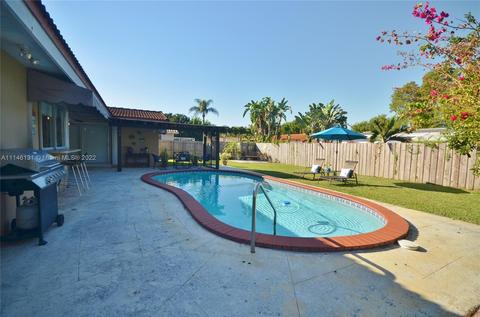 14100 Alamanda Ave, Miami Lakes, FL 33014 photo 8