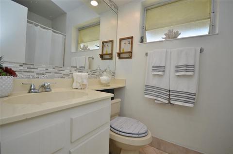 14100 Alamanda Ave, Miami Lakes, FL 33014 photo 30