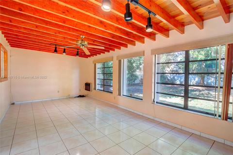 735 W 71st Pl, Hialeah, FL 33014 photo 9