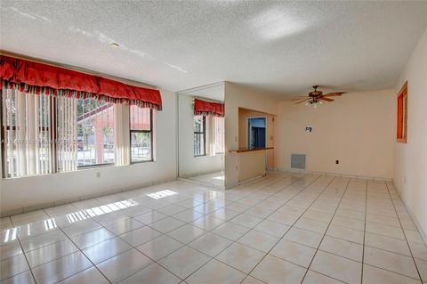 735 W 71st Pl, Hialeah, FL 33014 photo 4