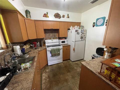 981 E 27th St, Hialeah, FL 33013 photo 6