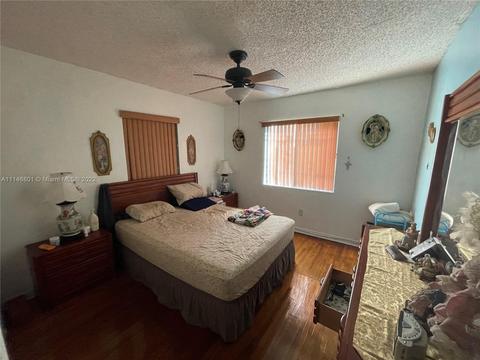 981 E 27th St, Hialeah, FL 33013 photo 14