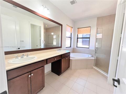 3359 W 97th Ter, Hialeah, FL 33018 photo 15