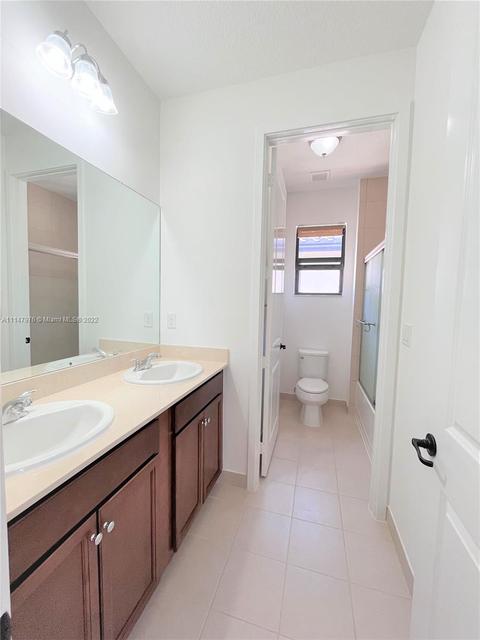 3359 W 97th Ter, Hialeah, FL 33018 photo 20