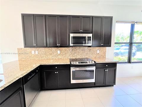 3359 W 97th Ter, Hialeah, FL 33018 photo 3