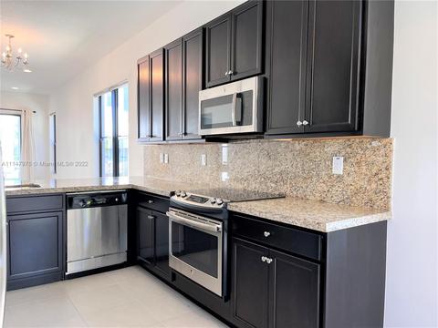 3359 W 97th Ter, Hialeah, FL 33018 photo 4