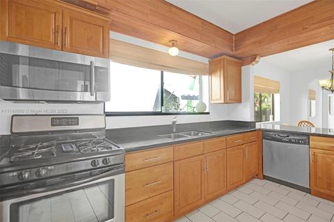 8843 Abbott Ave, Surfside, FL 33154 photo 11