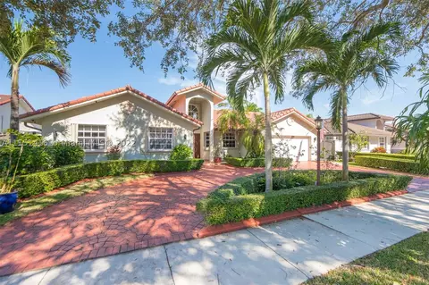 8525 NW 165th Ter, Miami Lakes, FL 33016 photo 1