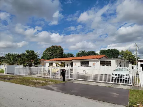 955 W 69th Pl, Hialeah, FL 33014 photo 1