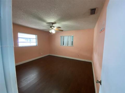 166 E 40th St, Hialeah, FL 33013 photo 4