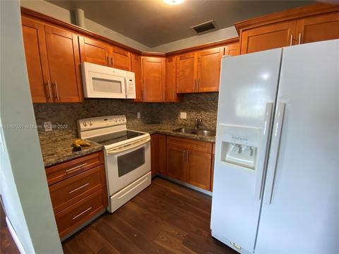 166 E 40th St, Hialeah, FL 33013 photo 3