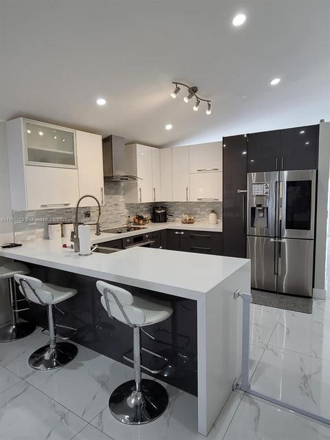 2641 W 68th Pl, Hialeah, FL 33016 photo 9