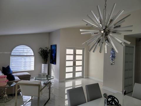 2641 W 68th Pl, Hialeah, FL 33016 photo 6