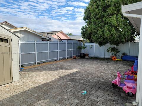 2641 W 68th Pl, Hialeah, FL 33016 photo 12