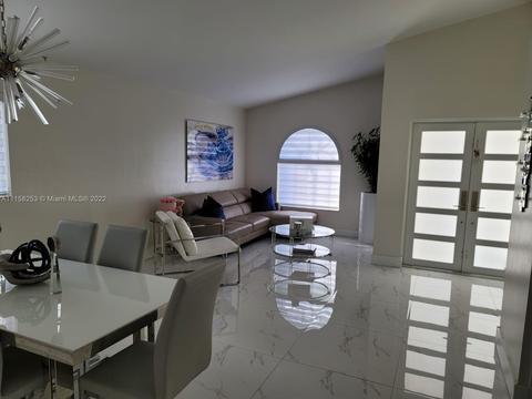 2641 W 68th Pl, Hialeah, FL 33016 photo 4