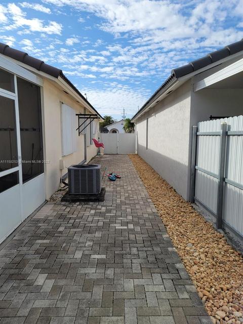 2641 W 68th Pl, Hialeah, FL 33016 photo 14