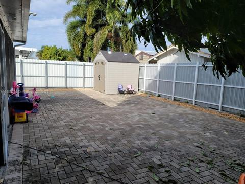 2641 W 68th Pl, Hialeah, FL 33016 photo 11