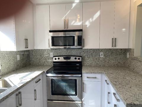 9050 NW 192nd Ter, Hialeah, FL 33018 photo 8