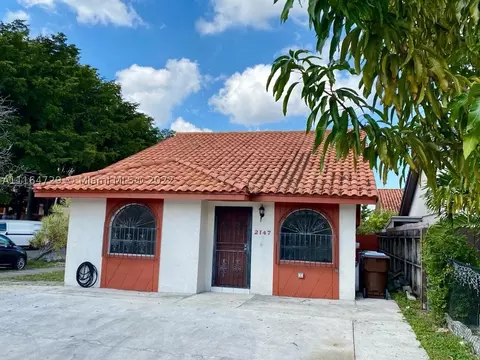2147 W 53rd St, Hialeah, FL 33016 photo 1