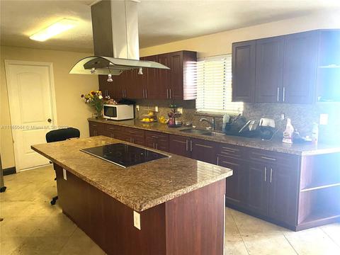565 E 32nd St, Hialeah, FL 33013 photo 5