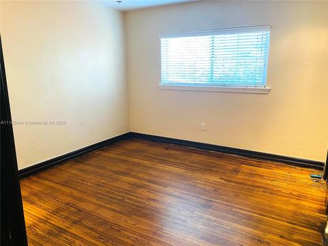 565 E 32nd St, Hialeah, FL 33013 photo 9
