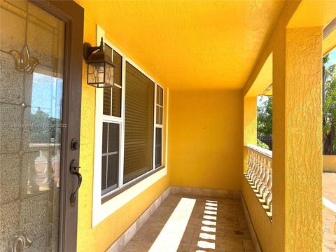 565 E 32nd St, Hialeah, FL 33013 photo 4