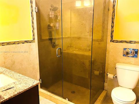 565 E 32nd St, Hialeah, FL 33013 photo 8