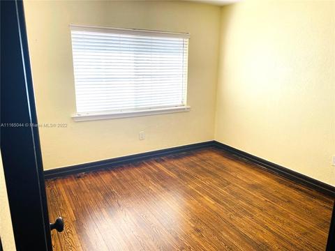 565 E 32nd St, Hialeah, FL 33013 photo 10