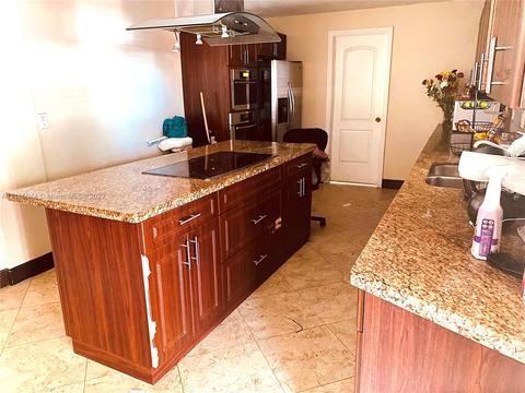 565 E 32nd St, Hialeah, FL 33013 photo 6