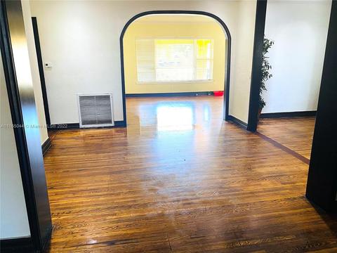 565 E 32nd St, Hialeah, FL 33013 photo 14