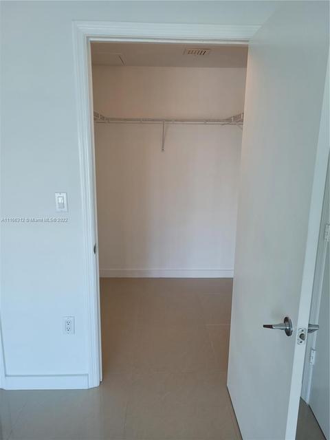 55 SE 6th St #2900, Miami, FL 33131 photo 8