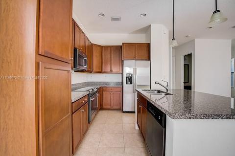 3232 W 98th Pl, Hialeah, FL 33018 photo 4