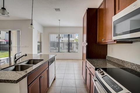 3232 W 98th Pl, Hialeah, FL 33018 photo 16