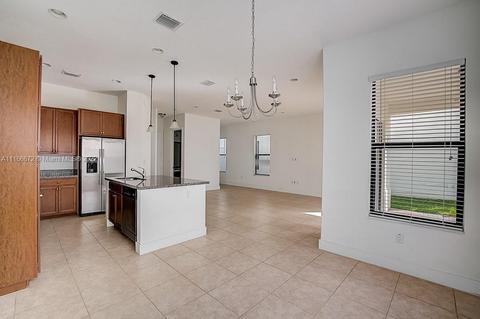 3232 W 98th Pl, Hialeah, FL 33018 photo 13