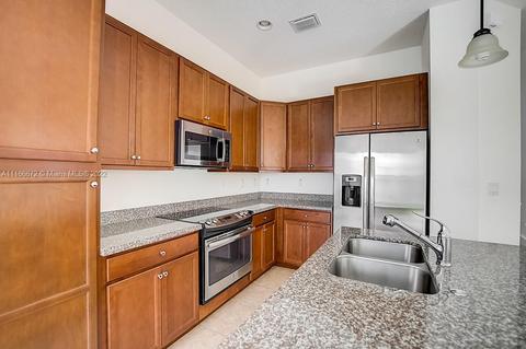 3232 W 98th Pl, Hialeah, FL 33018 photo 15