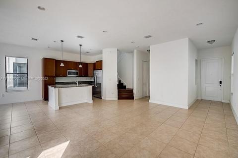 3232 W 98th Pl, Hialeah, FL 33018 photo 11