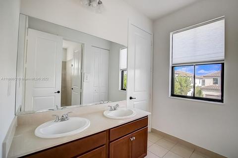 3232 W 98th Pl, Hialeah, FL 33018 photo 21