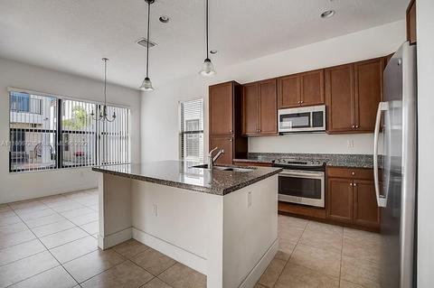 3232 W 98th Pl, Hialeah, FL 33018 photo 12