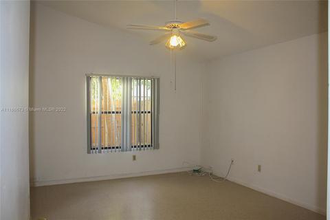 819 E Palm Run Dr, North Lauderdale, FL 33068 photo 12