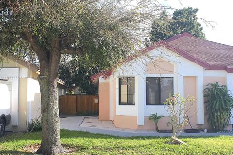 819 E Palm Run Dr, North Lauderdale, FL 33068 photo 5
