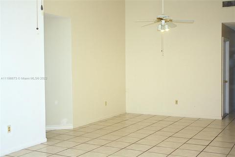 819 E Palm Run Dr, North Lauderdale, FL 33068 photo 9