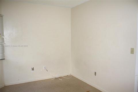 819 E Palm Run Dr, North Lauderdale, FL 33068 photo 18