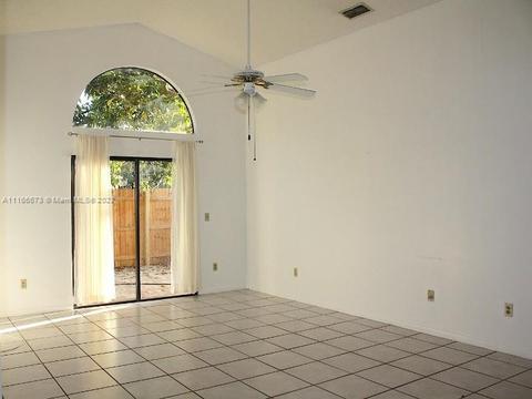 819 E Palm Run Dr, North Lauderdale, FL 33068 photo 7