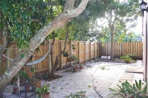 819 E Palm Run Dr, North Lauderdale, FL 33068 photo 24